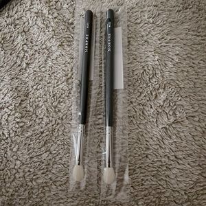 M433 - FIRM BLENDING FLUFF EYESHADOW BRUSH